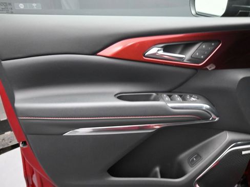 Used 2024 Chevrolet Traverse RS image 34