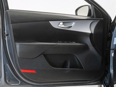 Used 2024 Kia Forte LXS FWD image 8