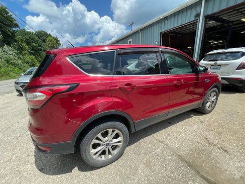 Used 2017 Ford Escape SE AWD/4WD image 5