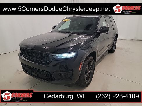Used 2023 Jeep Grand Cherokee Altitude image 1