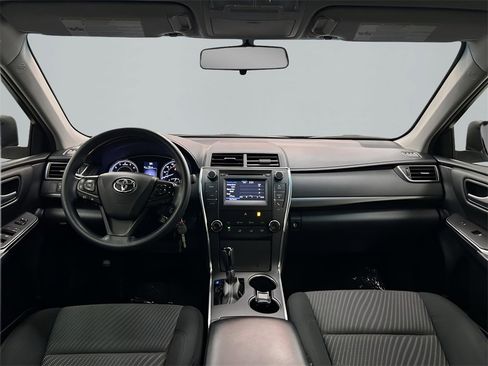 Used 2016 Toyota Camry LE image 11