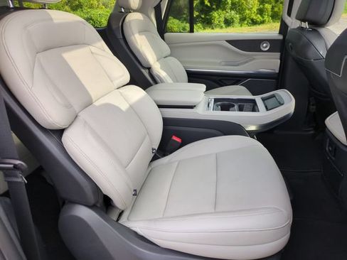 Used 2026 Lincoln Navigator L Reserve AWD/4WD image 33