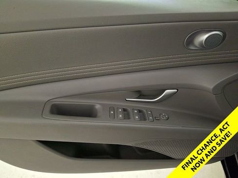 Certified 2025 Hyundai Elantra SEL FWD image 15