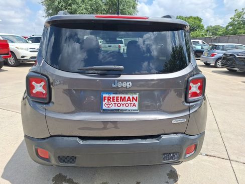 Used 2017 Jeep Renegade Latitude w/ Popular Equipment Group FWD image 5