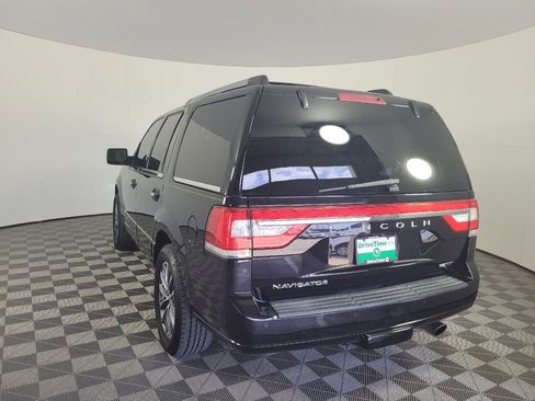 Used 2016 Lincoln Navigator Select RWD image 5
