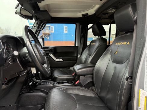 Used 2015 Jeep Wrangler Unlimited Sahara w/ Connectivity Group image 12
