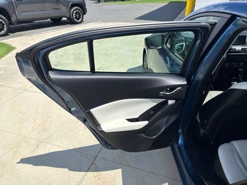 Used 2018 MAZDA MAZDA3 Grand Touring w/ Premium Equipment Package FWD image 29