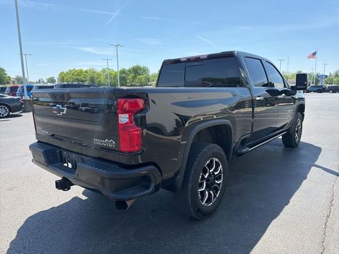 Used 2022 Chevrolet Silverado 2500 High Country w/ Z71 Off-Road Package AWD/4WD image 4