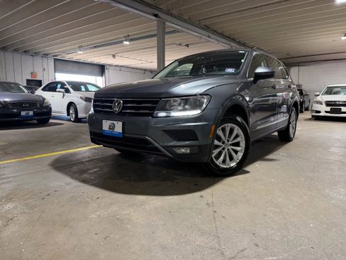 Used 2018 Volkswagen Tiguan SE AWD/4WD image 1