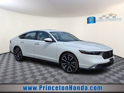 Used 2024 Honda Accord Touring image 1