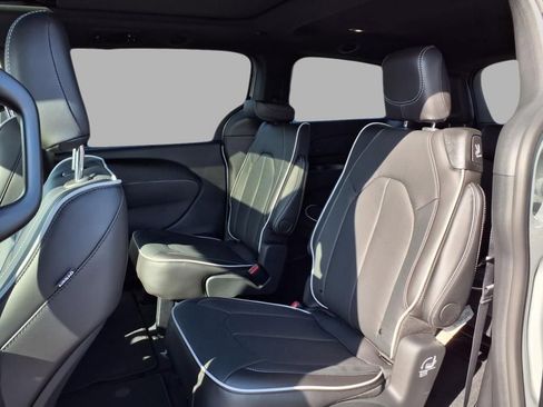 New 2026 Chrysler Pacifica Limited w/ S Appearance Package image 21