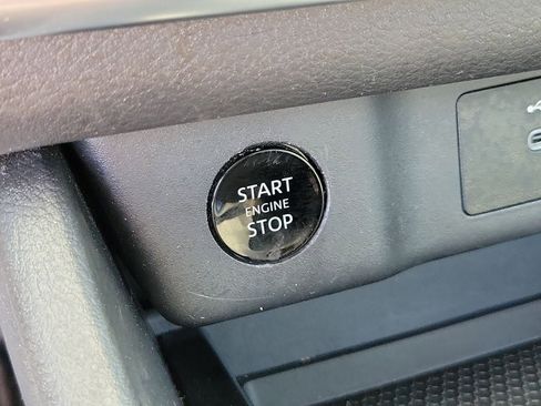 Used 2025 Nissan Rogue SV AWD/4WD image 30