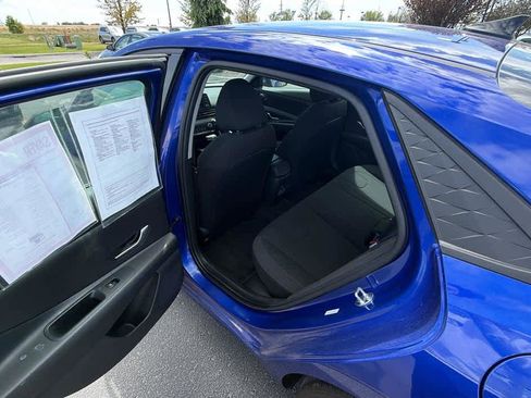 Used 2025 Hyundai Elantra Hybrid FWD image 17
