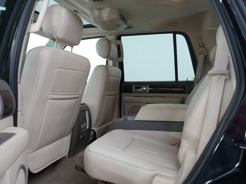 Used 2004 Lincoln Navigator Ultimate AWD/4WD image 21