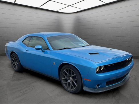Used 2016 Dodge Challenger R/T Scat Pack image 9