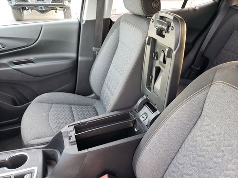 Used 2022 Chevrolet Equinox LT w/ Driver Convenience Package image 27