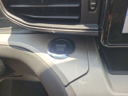 Used 2023 Ford Explorer XLT RWD image 27