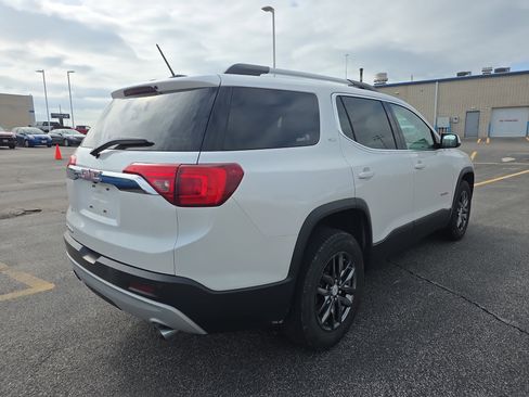 Used 2017 GMC Acadia SLT image 3