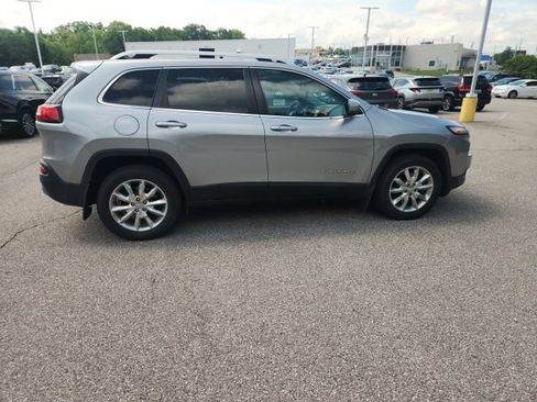 Used 2016 Jeep Cherokee Limited AWD/4WD image 6