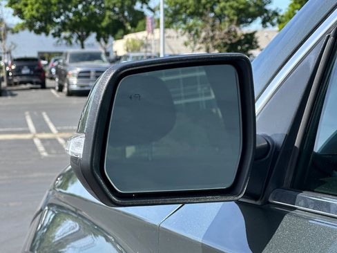 Certified 2023 Chevrolet Traverse LT FWD image 53