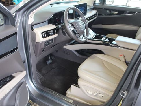 Used 2022 Lincoln Nautilus FWD w/ Premium Package image 28