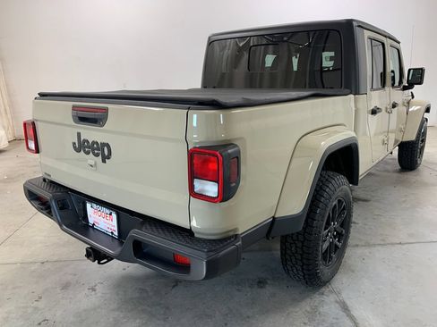Used 2022 Jeep Gladiator Sport AWD/4WD image 24