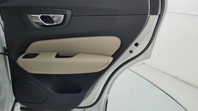 Used 2026 Volvo XC60 B5 Plus w/ Climate Package PRO AWD/4WD image 34