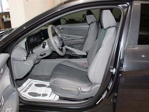 Used 2021 Hyundai Elantra SEL FWD image 25