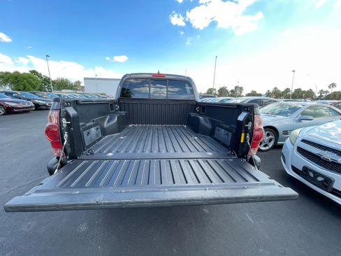 Used 2012 Toyota Tacoma PreRunner image 27