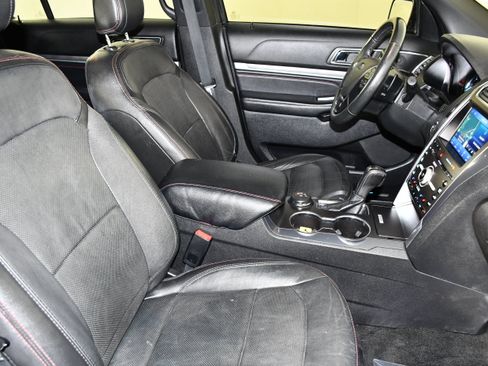 Used 2018 Ford Explorer Sport w/ Equipment Group 401A AWD/4WD image 42