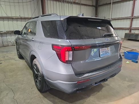 Used 2025 Ford Explorer ST-Line w/ ST-Line Street Pack AWD/4WD image 8