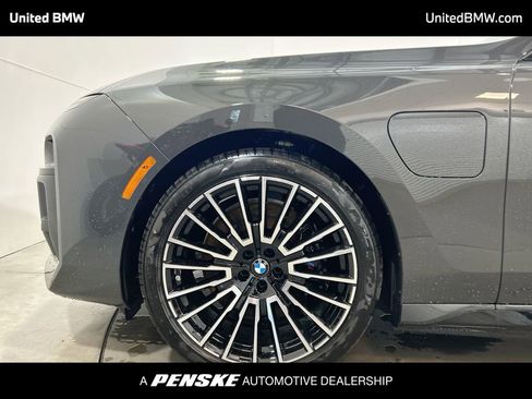 New 2026 BMW 750e xDrive w/ Premium Package image 10