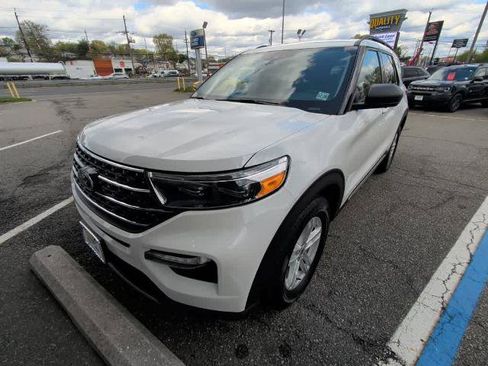 Certified 2023 Ford Explorer XLT w/ Equipment Group 202A AWD/4WD image 3