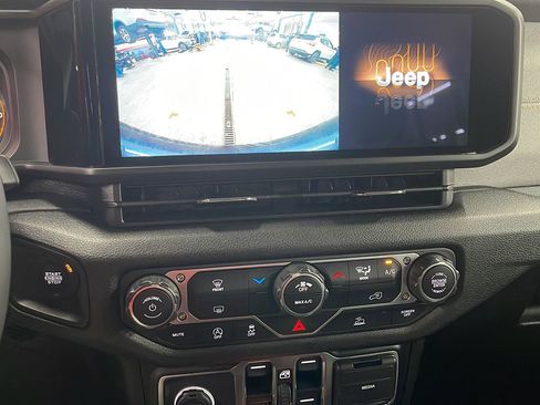 Used 2025 Jeep Wrangler Unlimited Sport AWD/4WD image 14
