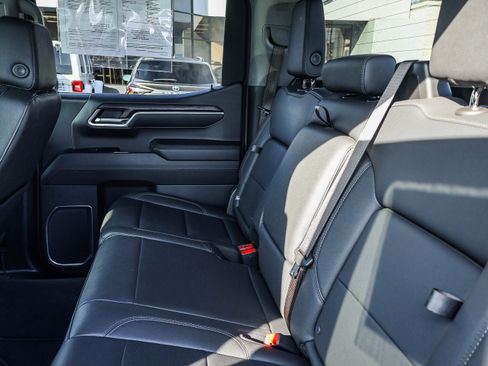 Certified 2025 GMC Sierra 1500 SLT image 16