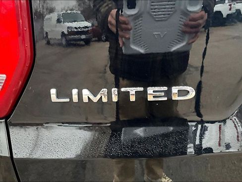 Used 2018 Ford Explorer Limited image 25