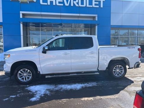 Used 2022 Chevrolet Silverado 1500 LT image 3