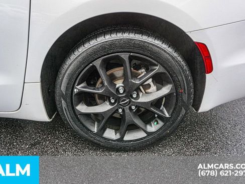 Used 2025 Chrysler Pacifica Limited image 18