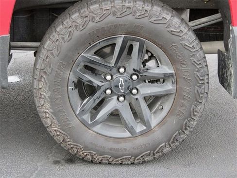 Used 2024 Chevrolet Silverado 1500 Custom Trail Boss w/ LPO, Dark Essentials Package AWD/4WD image 10