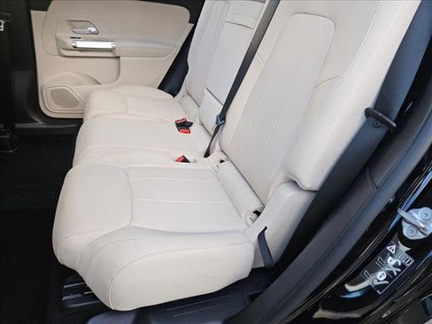 Used 2021 Mercedes-Benz GLB 250 image 17