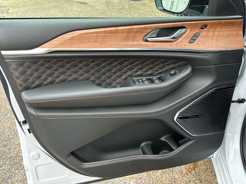 New 2025 Jeep Grand Cherokee L Summit image 23