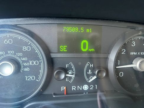 Used 2007 Lincoln Town Car Signature RWD image 8