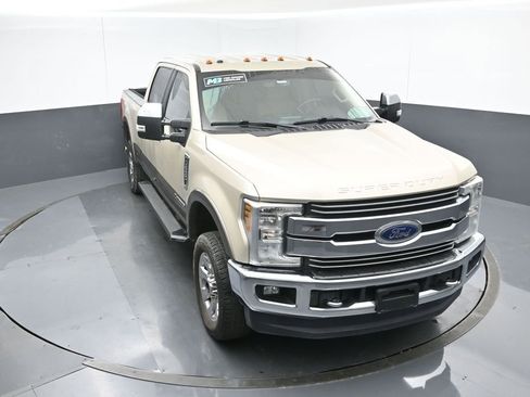 Used 2018 Ford F250 Lariat w/ Chrome Package image 49