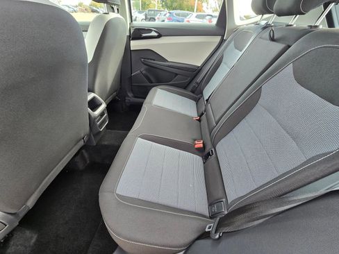 Used 2025 Volkswagen Taos S image 6