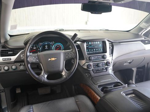 Used 2020 Chevrolet Suburban Premier AWD/4WD image 17