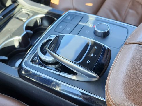 Used 2019 Mercedes-Benz GLE 400 4MATIC image 40