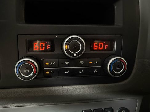 Used 2014 Nissan NV 3500 SL w/ Technology Package RWD image 10