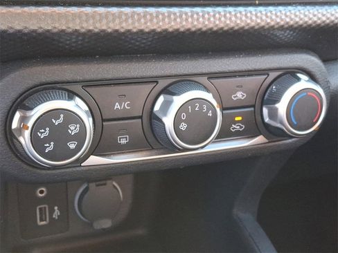 Used 2020 Nissan Kicks S image 15