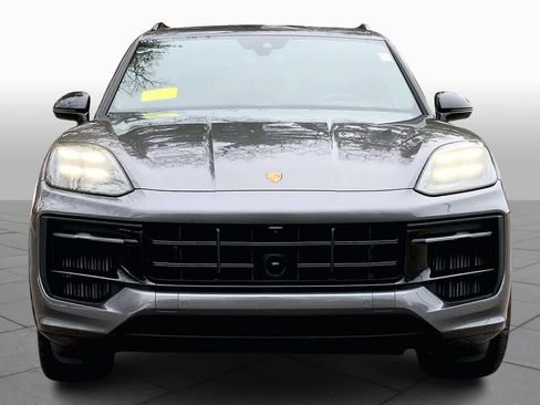 Used 2025 Porsche Cayenne GTS image 3