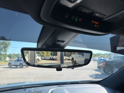 Used 2024 Chevrolet Traverse LT FWD image 36